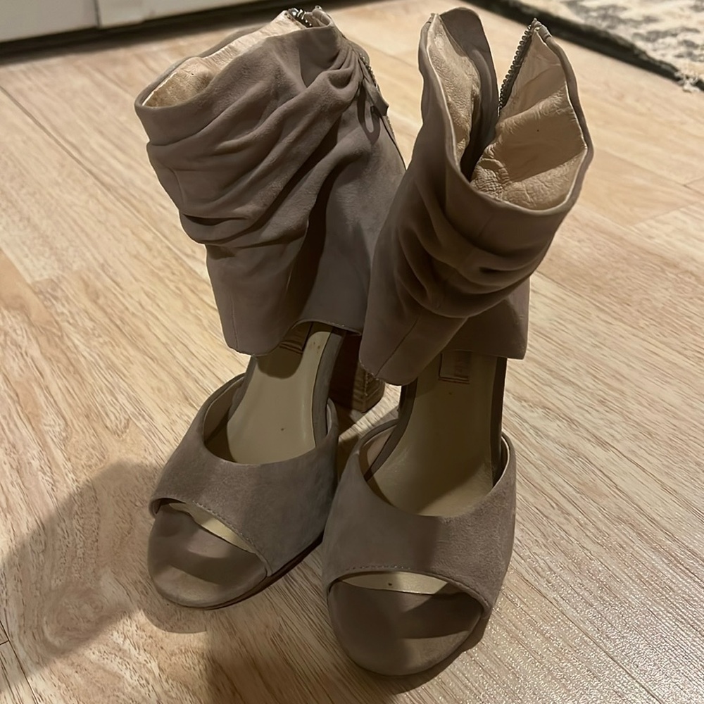 CHINESE LAUNDRY HEELS